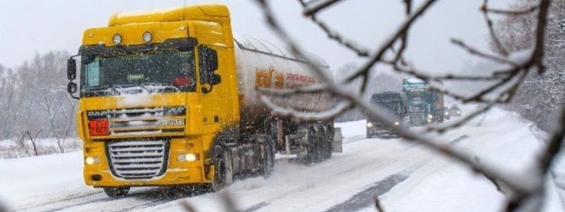 Вниманию водителей: из-за непогоды в Киев могут закрыть въезд грузовикам