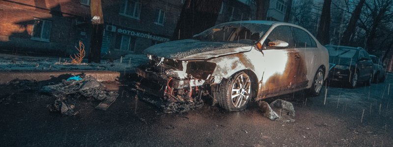 В Киеве возле посольства РФ сожгли машину российского дипломата