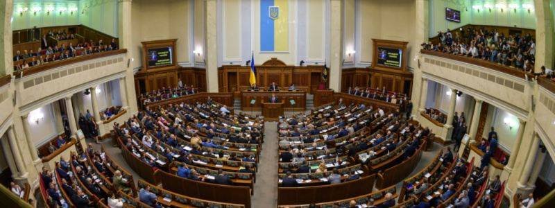Военное положение в Украине: за что проголосовала Верховная Рада