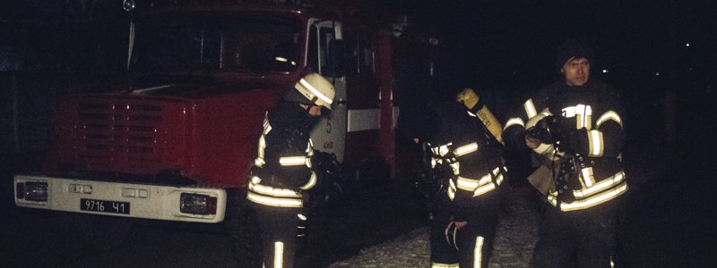 В Киеве на Лесном более 30 пожарных тушили типографию "Блиц Пак"