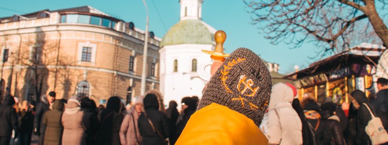 В Киеве на улице раздавали соски: кто и зачем