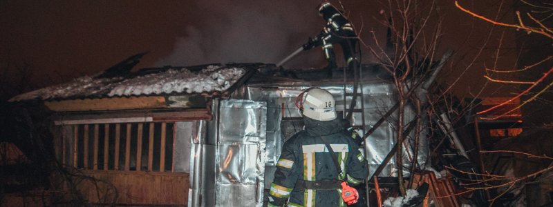 В Киеве на ДВРЗ пожар оставил квартирантку без жилья