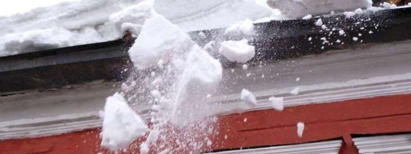 В Киеве тает снег: как уберечься от обвала с крыш