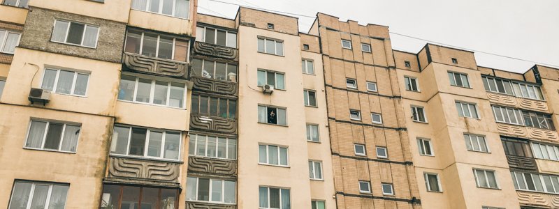 В Киеве на Голосеево мужчина выбросился из окна 7 этажа