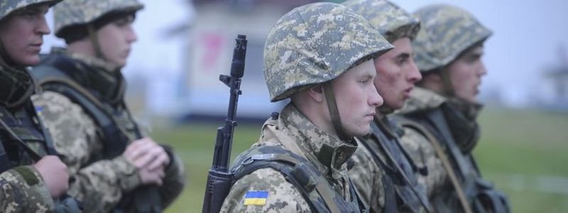 Под Киевом отравились военные срочной службы: 20 бойцов госпитализировали