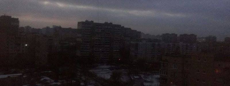 В Киеве на Троещине внезапно пропал свет: почему обесточен целый жилмассив и ТРЦ SkyMall
