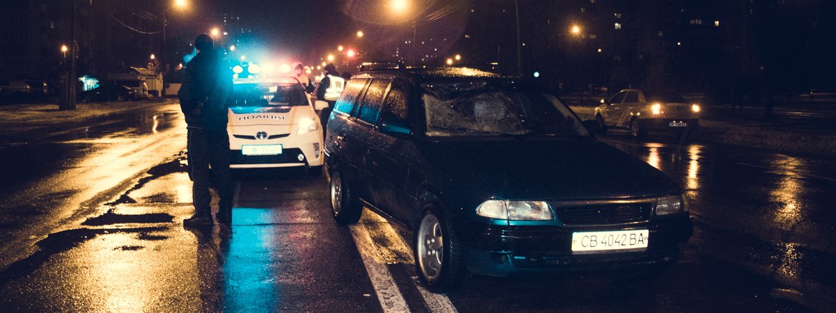 В Киеве на Троещине пьяный мужчина угодил под колеса Opel