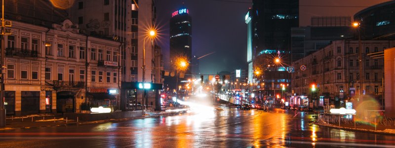 Особый взгляд: как ночью выглядит центр Киева во время дождя