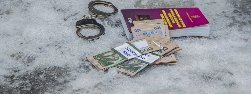 В Киеве на Банковой наркозависимые передали Порошенко 51 тысячу гривен