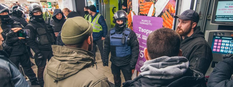 В Киеве "Національні дружини" пытались захватить торговый дом "Дарница"