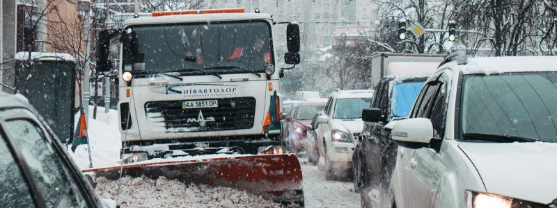 Снегопад и гололед в Киеве: ситуация на дорогах