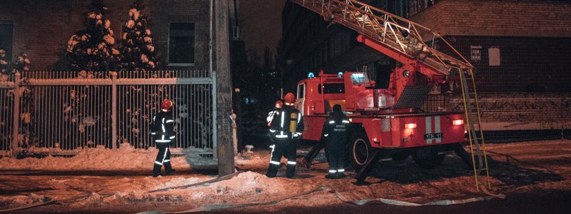 В Киеве на Шулявке из-за пожара эвакуировали персонал офисного здания