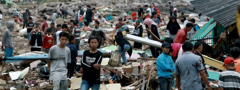 SpaceX запустил GPS-спутник, во Львове вновь заработали ярмарки и ужасное цунами в Индонезии: ТОП новостей дня