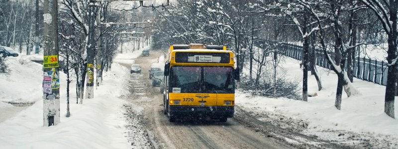 Как в Киеве ездит транспорт и где перекрыли дороги на католическое Рождество