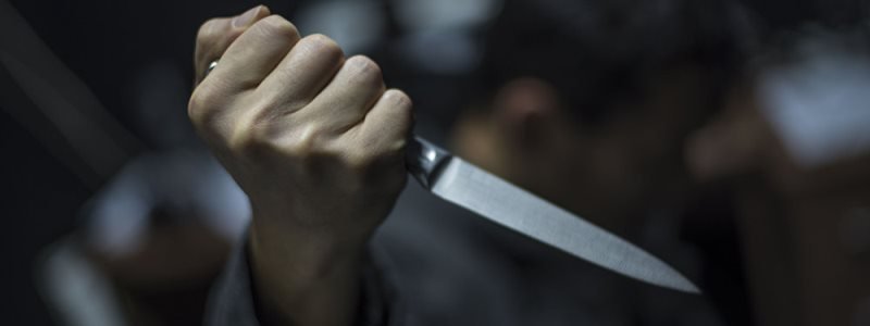 В центре Киева мужчина воткнул нож в грудь дворнику