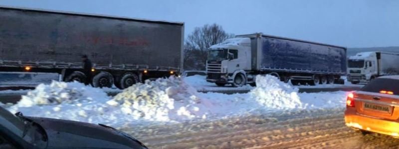 Непогода спровоцировала транспортный коллапс в Украине: информация по областям