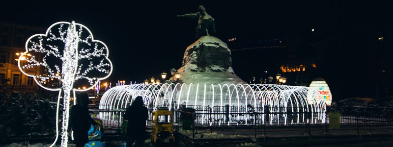 Заводные ритмы Русланы и много глинтвейна: как отпраздновали католическое Рождество в Киеве на Софийской площади