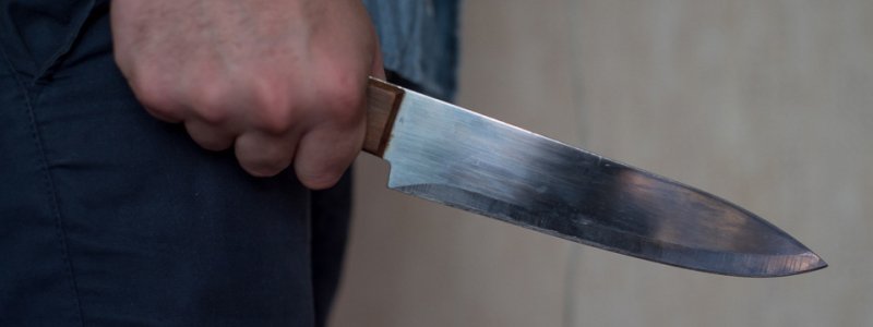 В Киеве мужчина всадил нож в грудь сожительнице