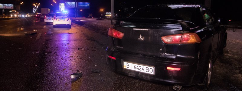 В Киеве у метро «Бориспольская» Mitsubishi влетел в Uber: пострадал пассажир такси