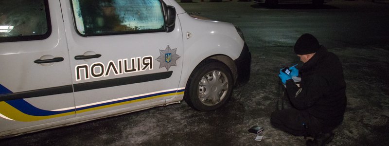 В Киеве возле "Эпицентра" мужчина порезал полицейского