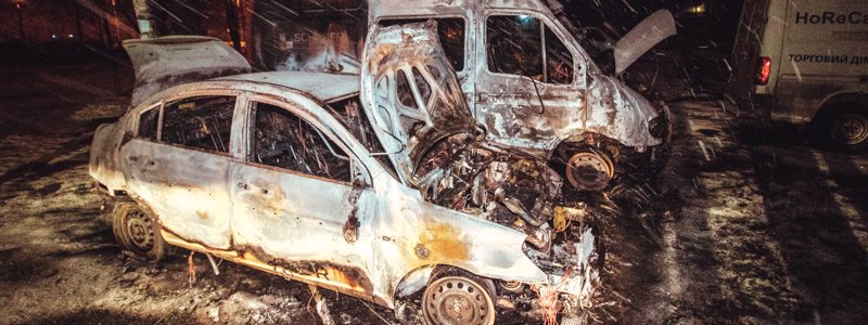В Святошинском районе Киева дотла сгорели два автомобиля
