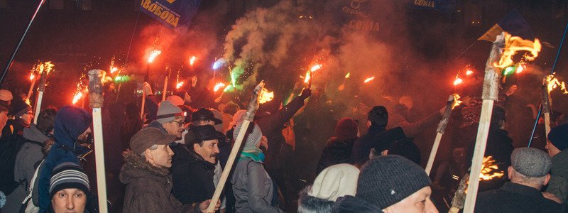 В центре Киева началось факельное шествие в честь Бандеры: что происходит сейчас