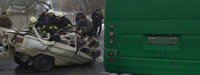 Под Киевом "Запорожец" врезался в маршрутку с пассажирами: три человека погибли