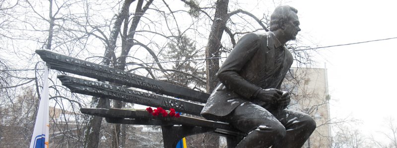 В Киеве легенды и юные футболисты "Динамо" почтили память Валерия Лобановского