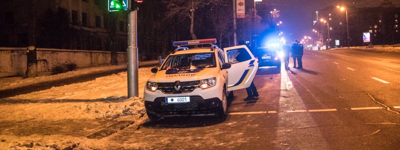 В Киеве на Большой Васильковской Uber врезался в полицейский автомобиль