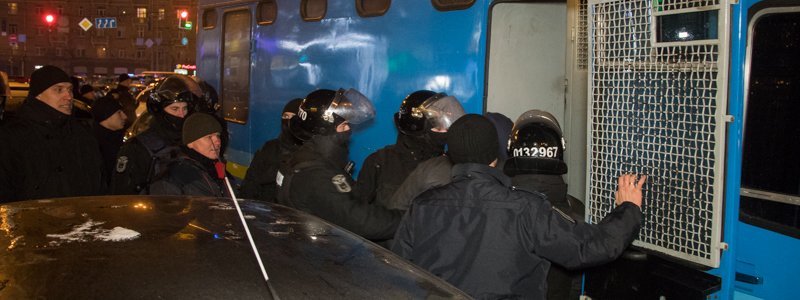 В центре Киева 40 человек устроили драку с полицией: подробности