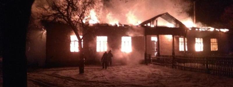 Под Киевом дотла сгорел заброшенный дом культуры