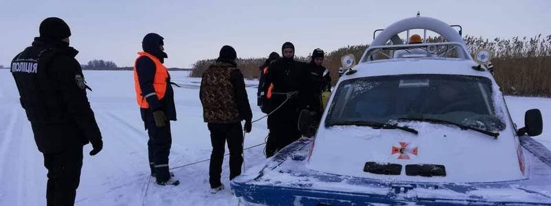 Под Киевом экстремалы на самодельных снегоходах попали в запретную зону и утонули: подробности трагедии
