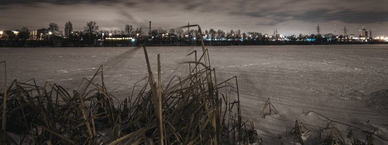 Особый взгляд: как выглядит зимнее Вербное озеро под покровом ночи