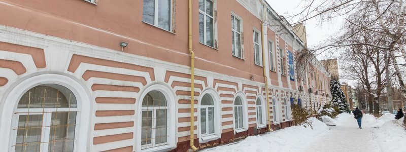 На территории Днепропетровской медакадемии без лицензии и оформления аренды работает общепит, в котором продают алкоголь