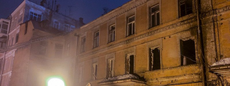 Чем известно горевшее здание на Крещатике и что там находилось в момент пожара