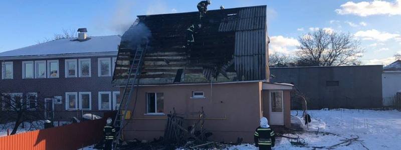 В Киеве возле ТРЦ Lavina вспыхнул частный дом