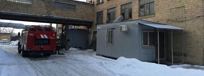 В Голосеевском районе Киева горел склад с бумагой и синтепоном