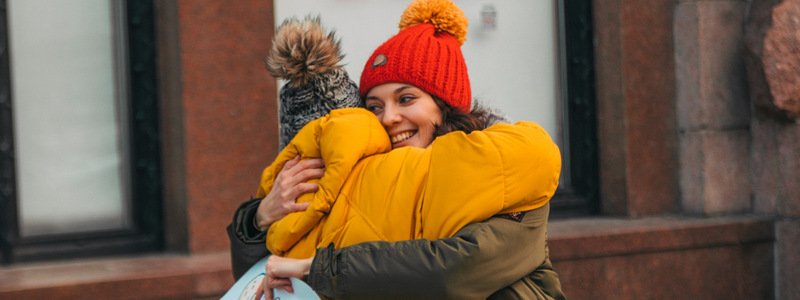 Обнимашки спасут мир: как в центре Киева люди дарили друг другу любовь