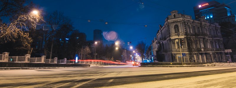 Особый взгляд: как выглядит улица Симона Петлюры под покровом ночи