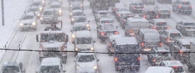Снежный коллапс в Киеве: какие аварии провоцирует непогода и ситуация на дорогах