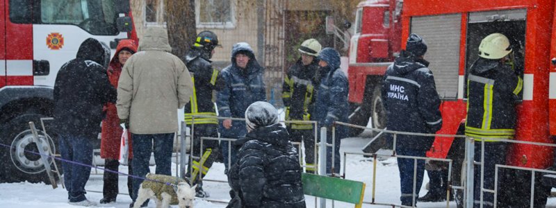 В Киеве на Оболони горела квартира с мужчиной внутри