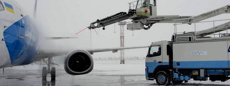 В аэропортах Киева из-за снега задерживают рейсы