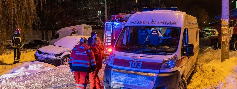 В Киеве пожар заблокировал жителей многоэтажки: пострадал мужчина с инвалидностью