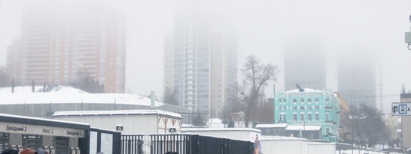 Таинственный туман накрыл Киев: как выглядит город, утонувший в утренней мгле