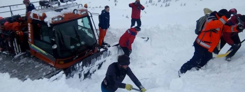 В Карпатах под снегом нашли тело мертвого туриста из Киева