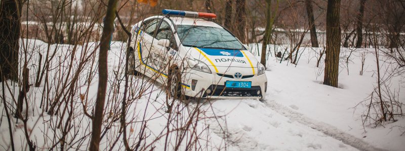 В Киеве на Гидропарке полицейские провалились под лед, спасая рыбака