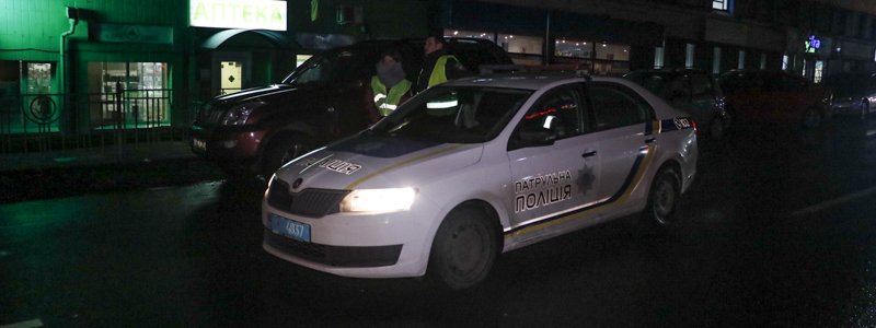В Киеве на Голосеево мужчину задел Volkswagen и насмерть сбил Nissan