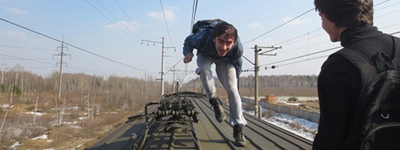 Под Киевом трое подростков-зацеперов проехались между вагонами поезда
