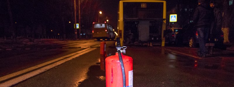 В Киеве возле станции метро "Лесная" развалился автобус