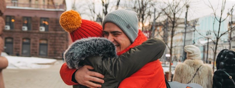 В День святого Валентина жители Киева могут покататься на фуникулере за поцелуй